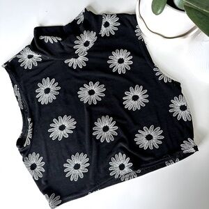 Retro Daisy / Floral Crop Top Size: Small